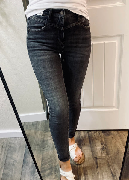 Judy Blue V Darkwash Skinny Denim