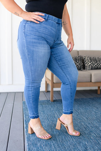 Judy Blue Pull on Skinny Jeans