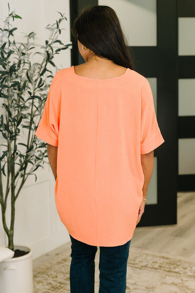 Crinkle Woven V-Neck Top in Coral