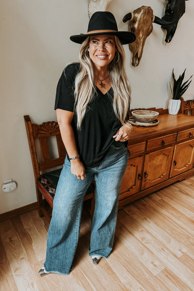 Blakeley Boyfriend Fit V-neck Tees