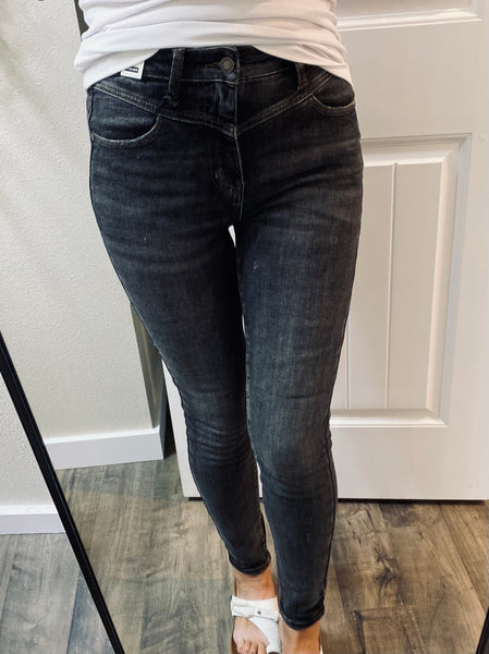 Judy Blue Black Washed V Skinny Denim