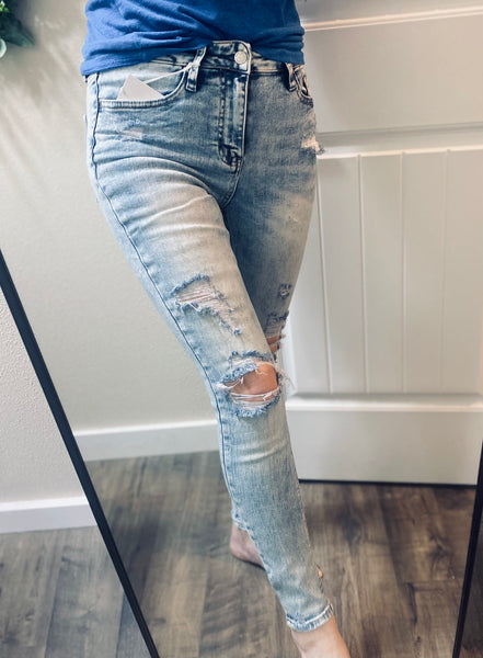 Vervet Lightwash Distressed Denim