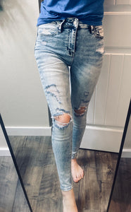 Vervet Lightwash Distressed Denim