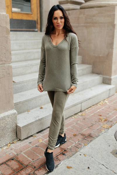Essential Lounge Top in Mineral Wash Olive